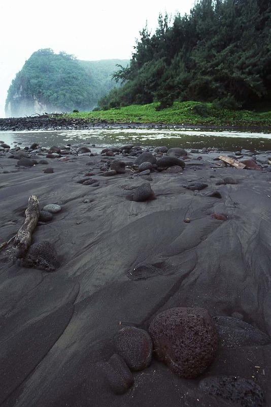 WT 0045 T06-21 Hawaii Pololu.jpg